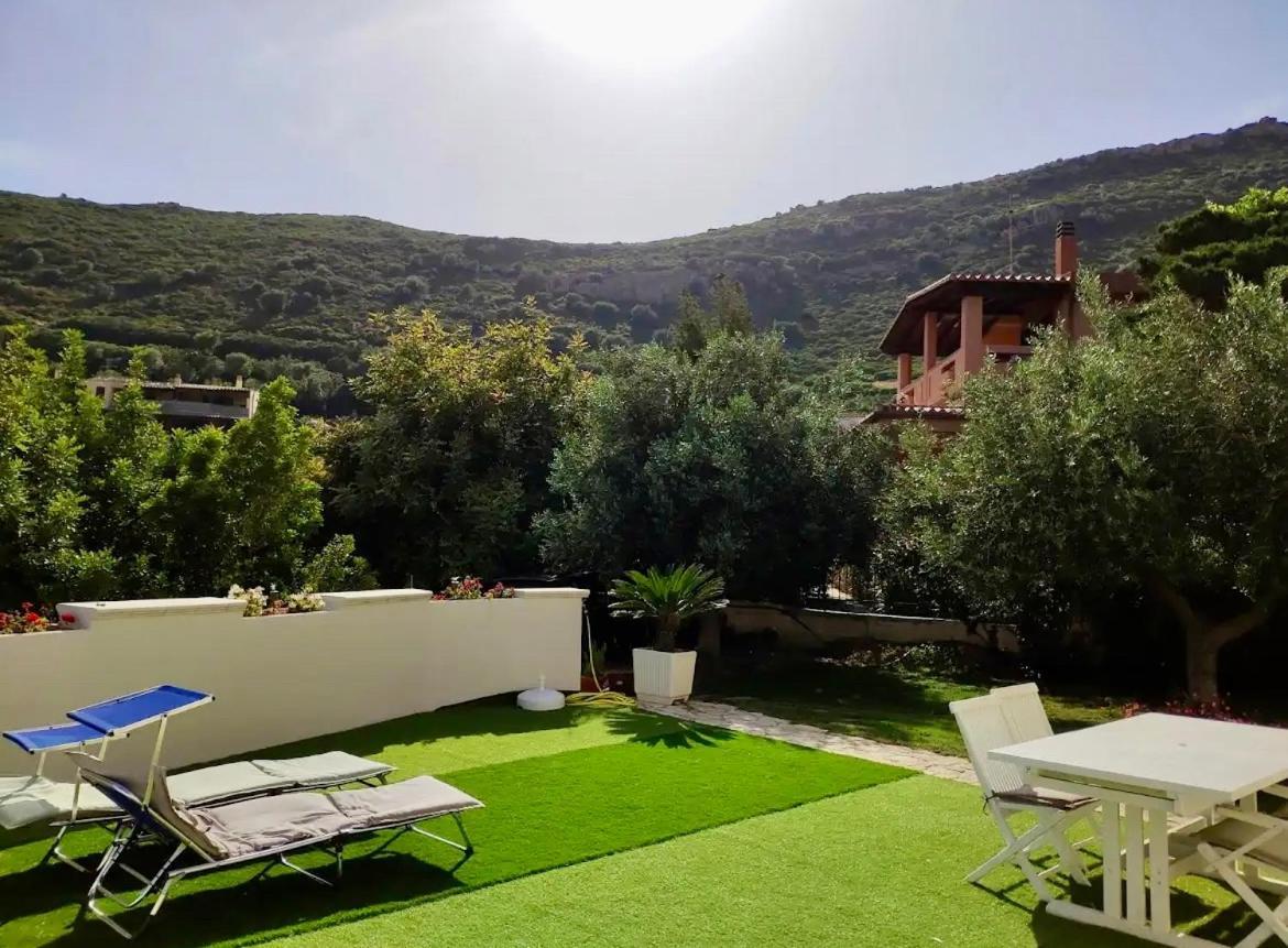 Villa Vittoria Solanas  Exteriör bild